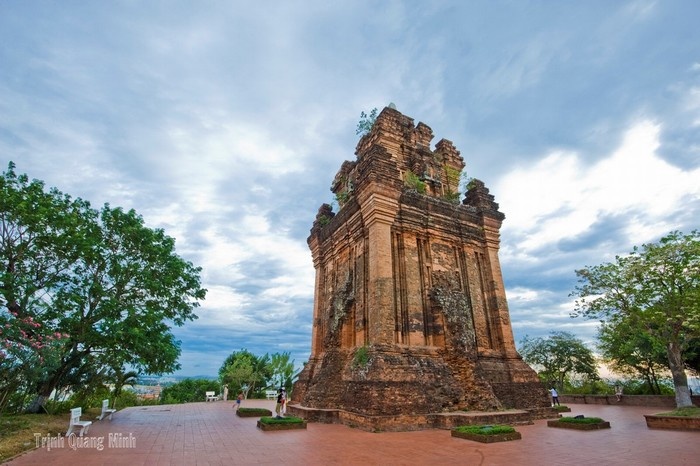 nui nhan song da phu yen tours